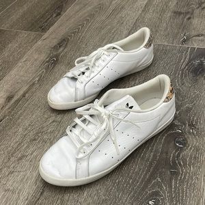 Women athletes shores